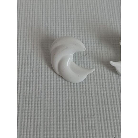 Solid White Wave Design Lightweight Thin Metal Stud Style Fashion Earrings - Picture 5 of 6